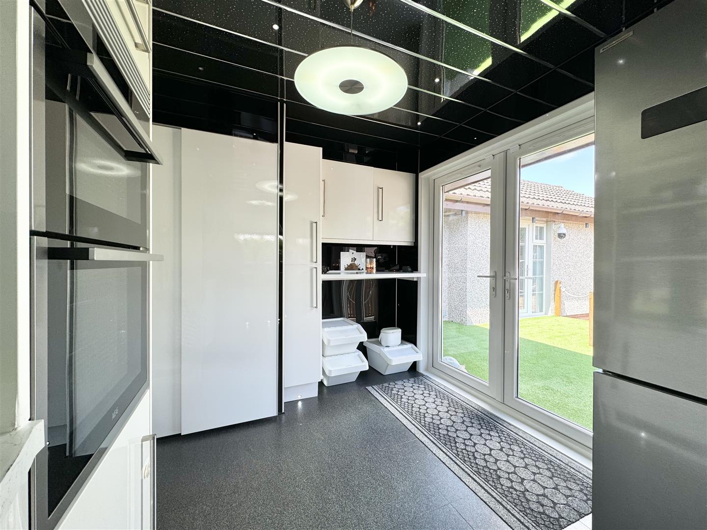 Ayr Drive, Airdrie Residence Estate Agents